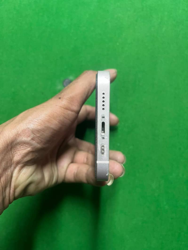 IPhone 13 3