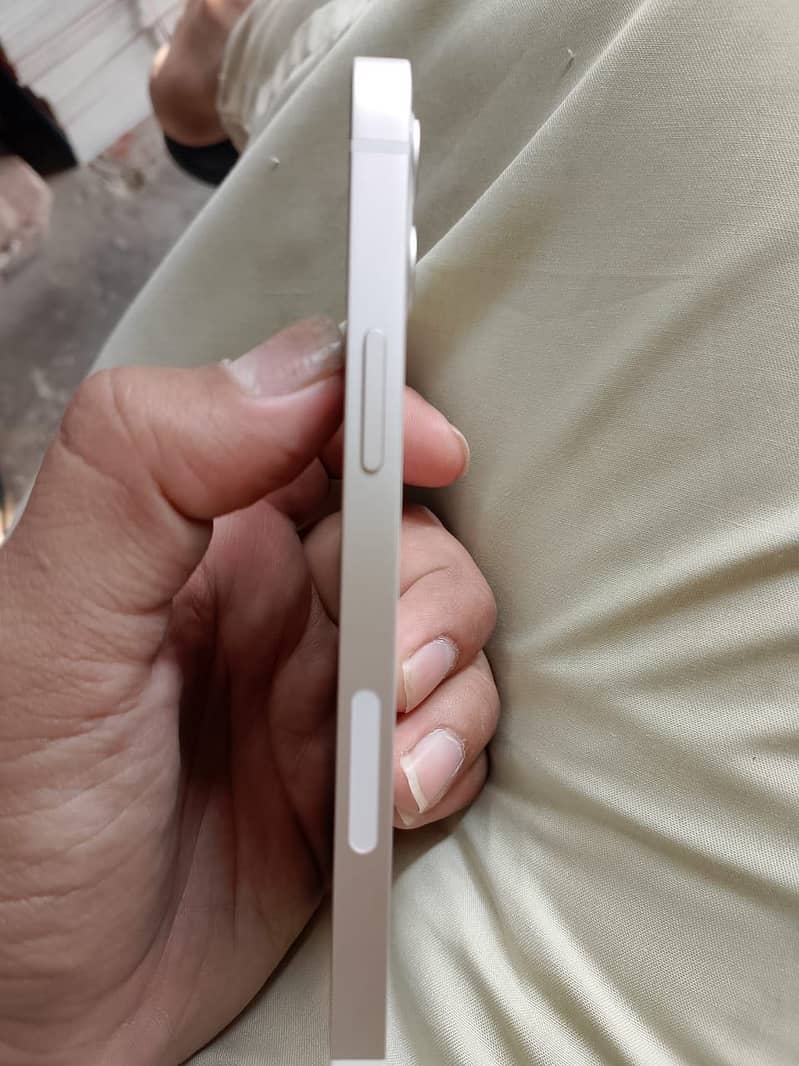 iPhone 12 4