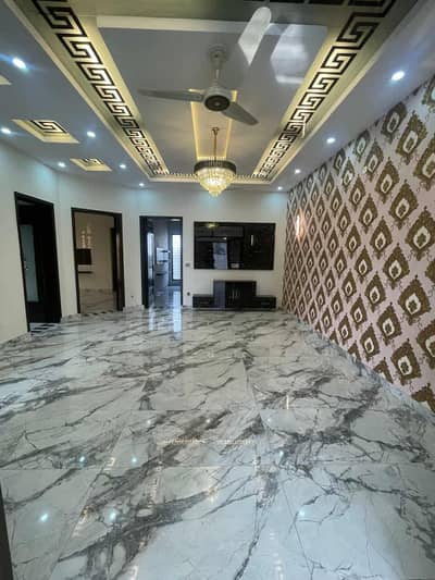 10 Marla House available For Rent ''B" Block