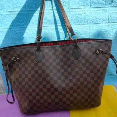 LV neverfull Tote Bag Authentic coded  Excellent condition  Price 7500
