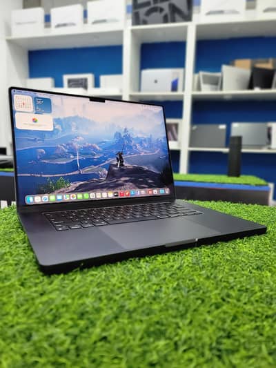 Macbook Pro M4 Pro 16 inch 24/512 Space Black 69 cycles under warranty