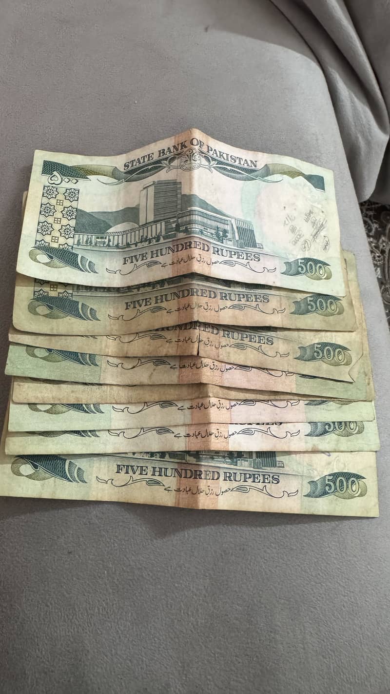 500 Ruppee notes 1
