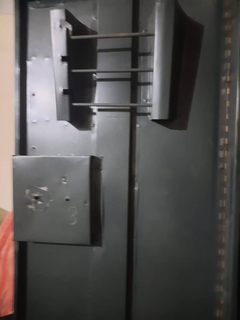 Almari 5