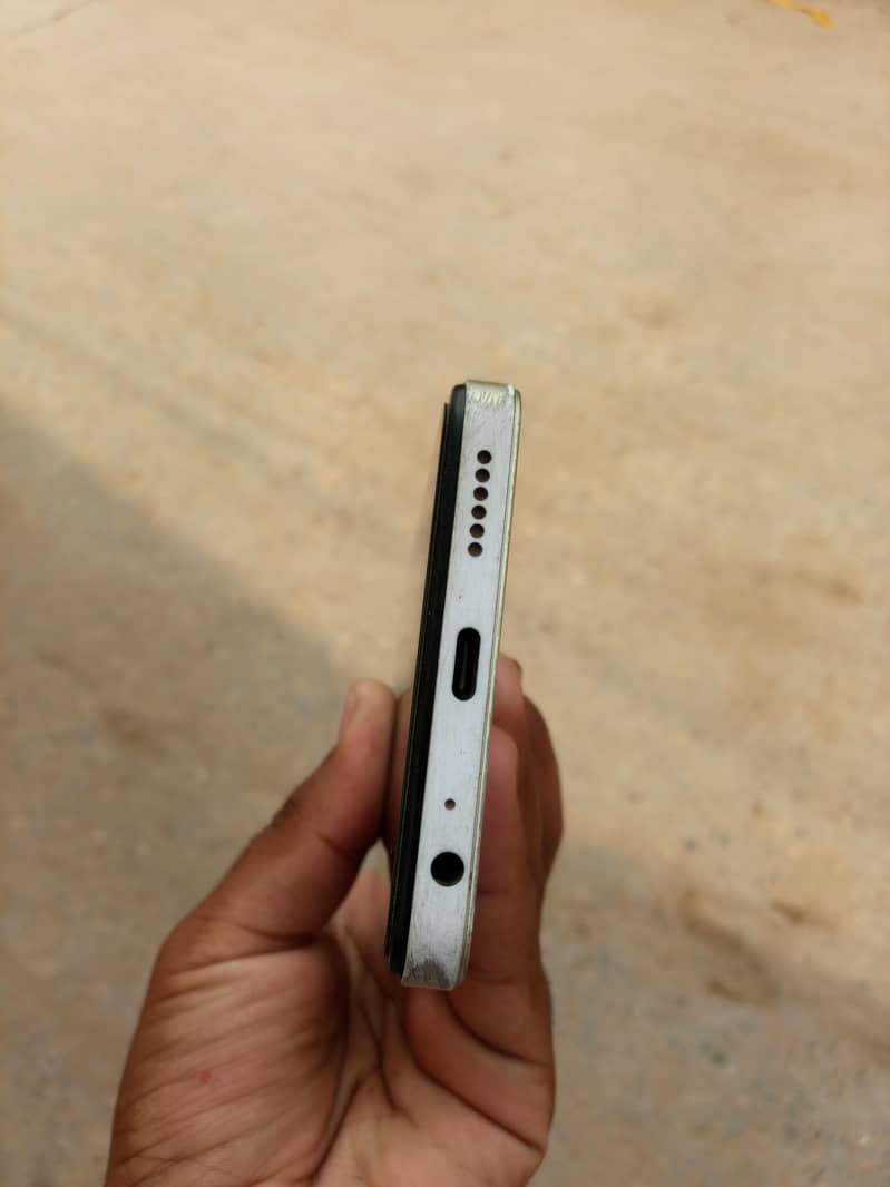 Tecno 4
