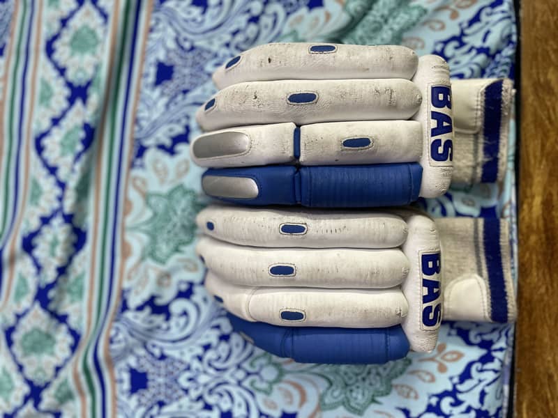 BAS GLOVES 4