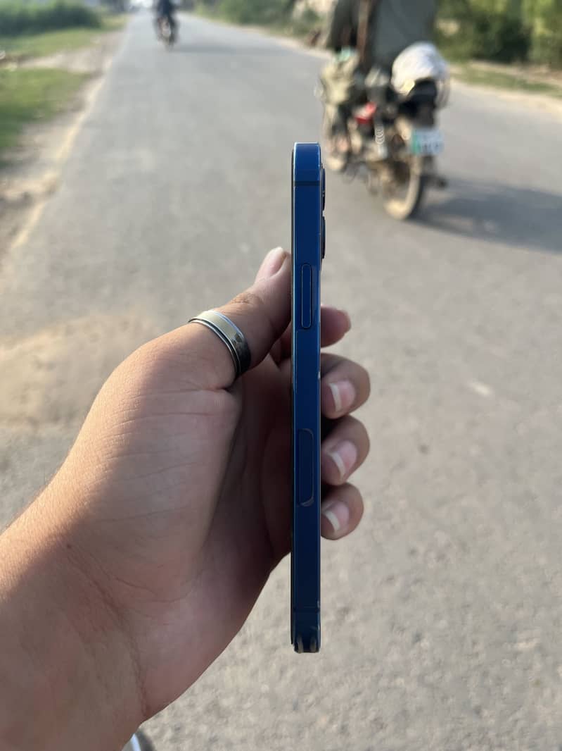 iPhone 12 2