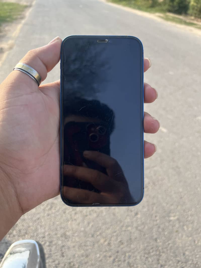 iPhone 12 4