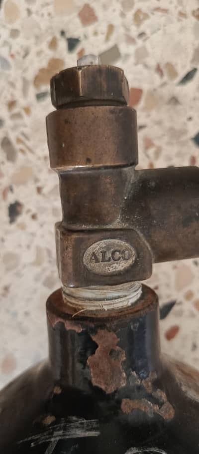 oxygen cylinder
