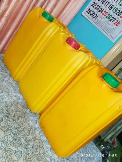 fiber plastic water bottles/cans available 8pcs green wala 2 ha 2 sold