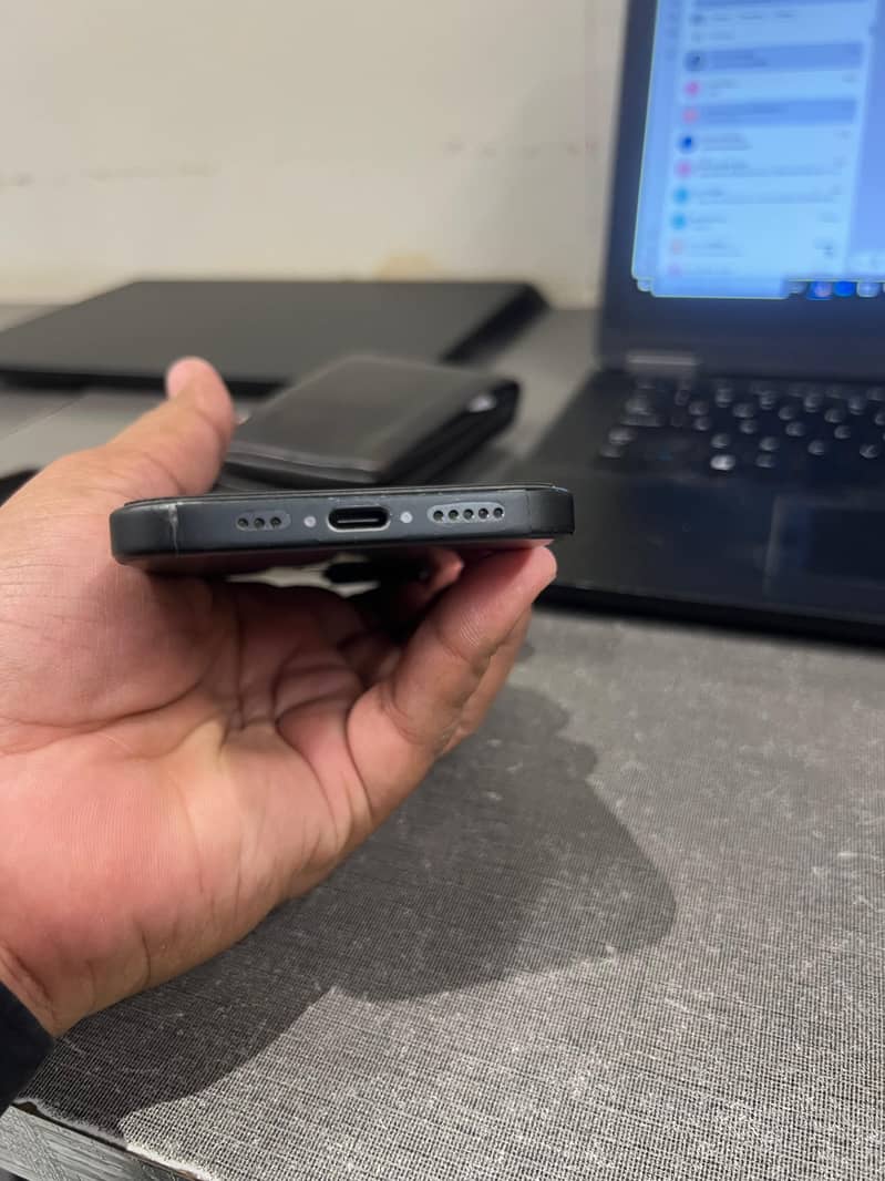 iPhone 15 2