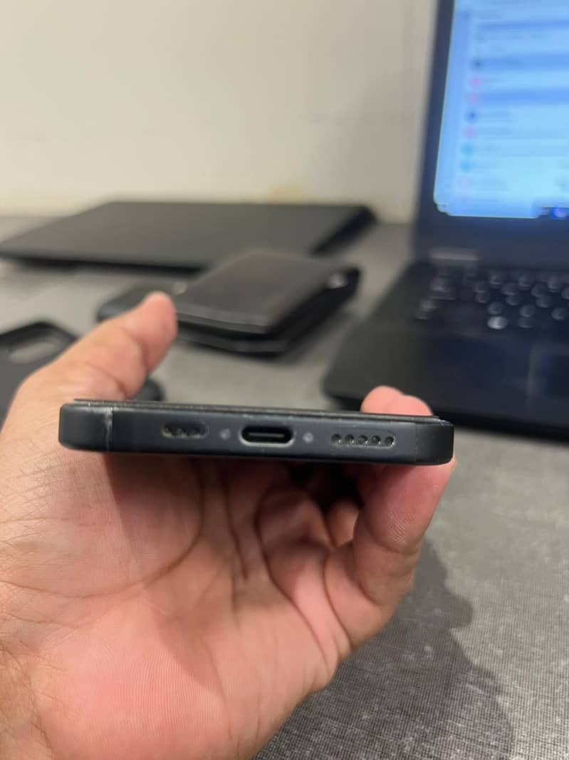 iPhone 15 5