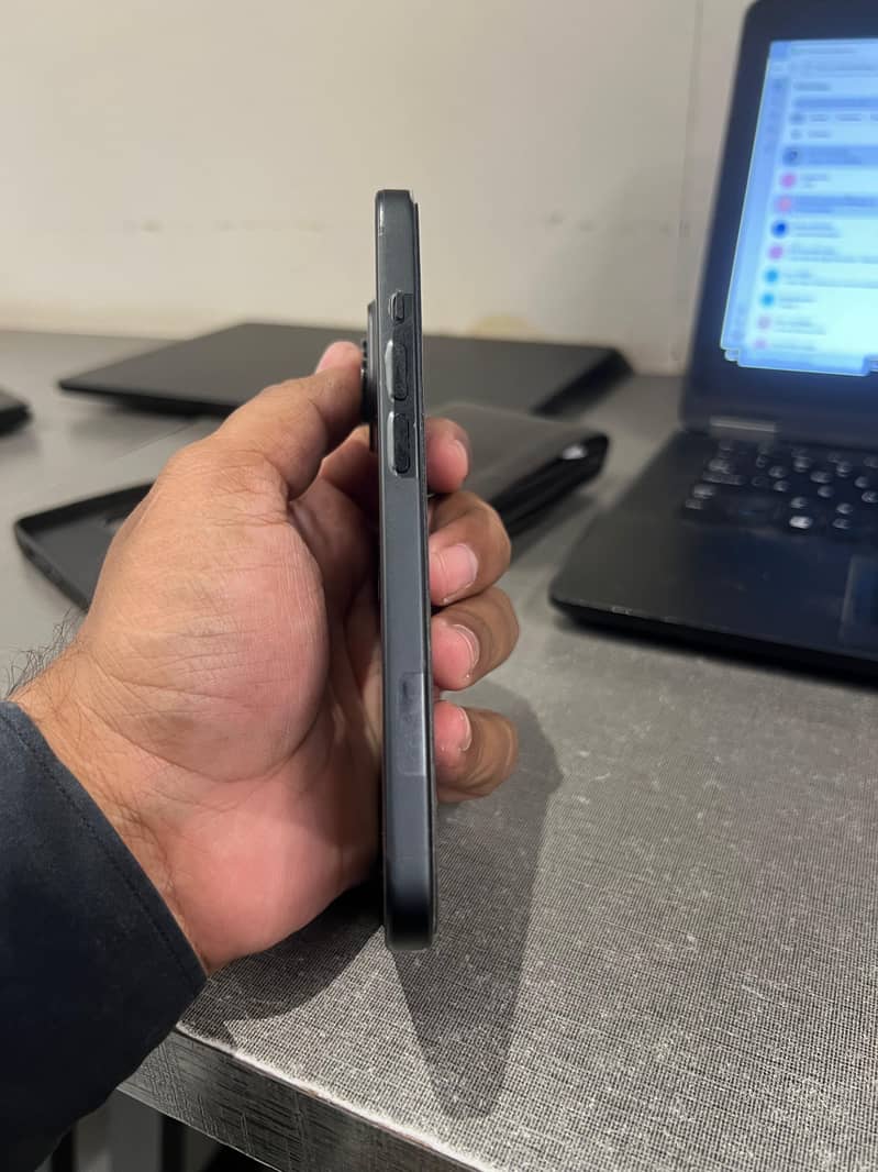 iPhone 15 6