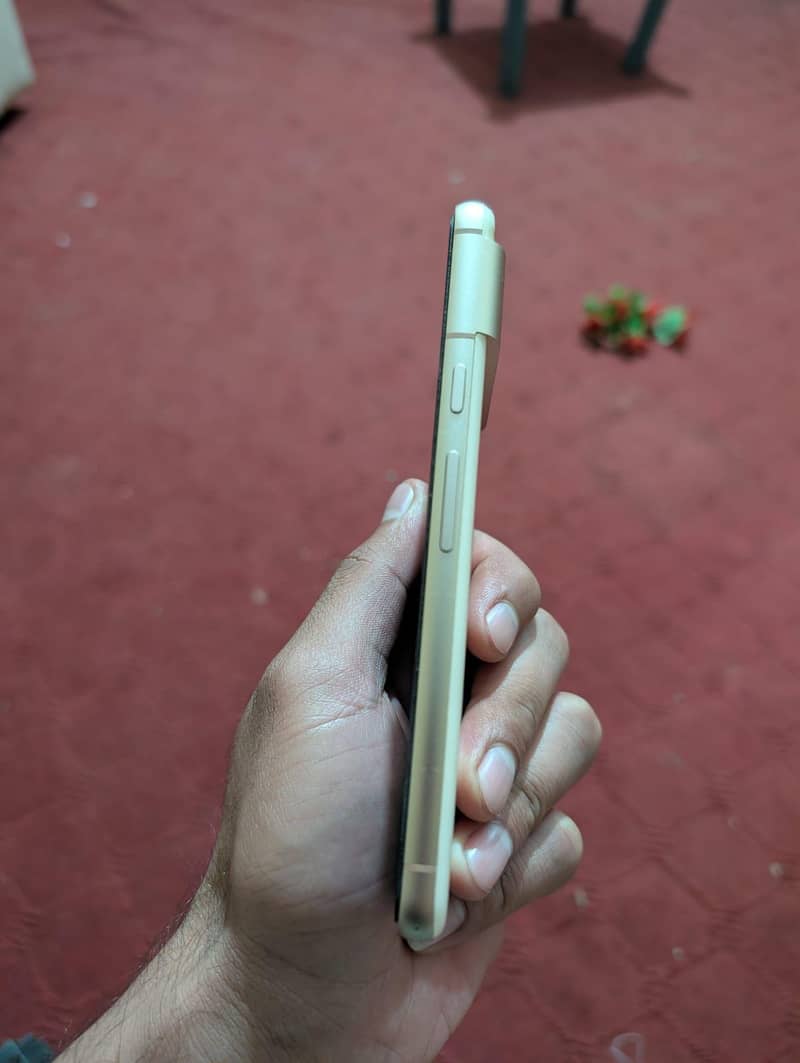 Google Pixel 8 4
