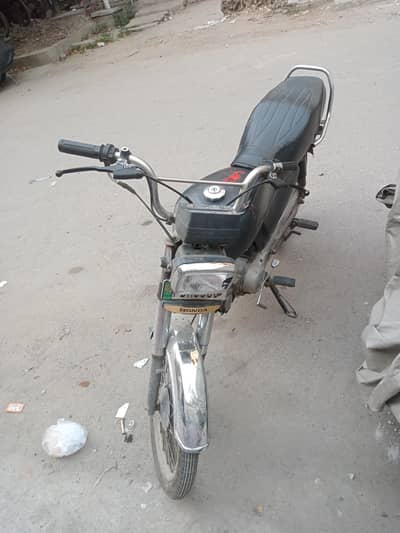 03067676136all ok Bhai AR cheez new Hain urgent sale
