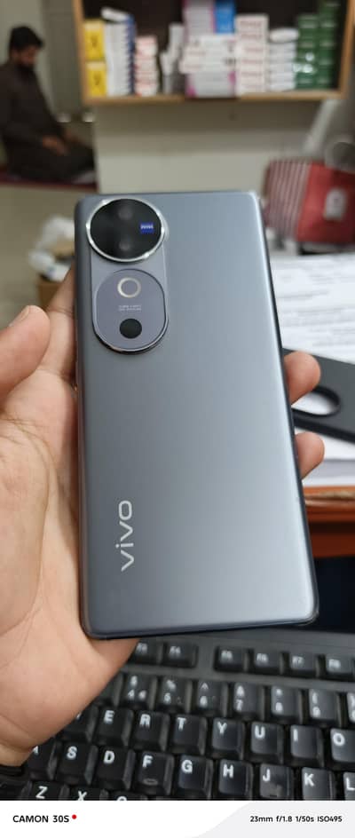Vivo V40