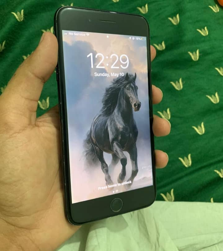 Apple iPhone 7 Plus 1
