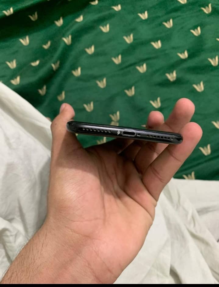 Apple iPhone 7 Plus 3
