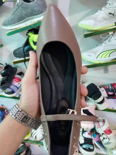 Ladies branded shoes footwears