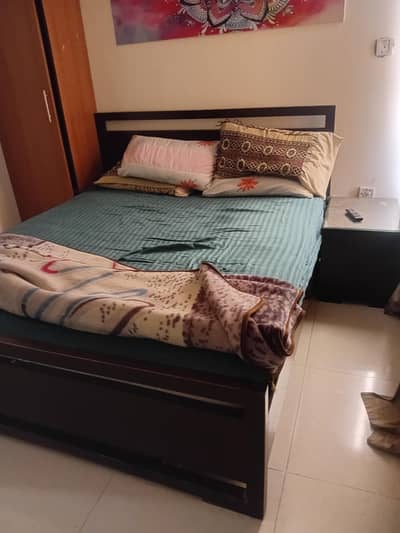 branded king size wooden bed without matress