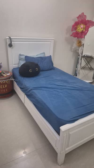 WOODEN KIKAR BED
