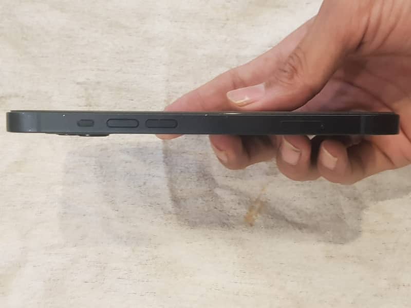 iPhone13 4
