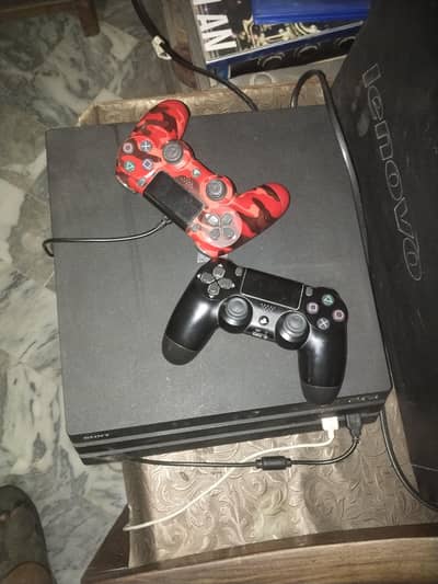Sony playstation 4 pro 1 TB non jailbreak 13.04 100% sealed