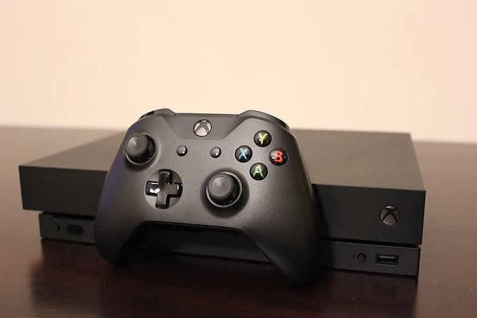 xbox one x with 2 controller 1