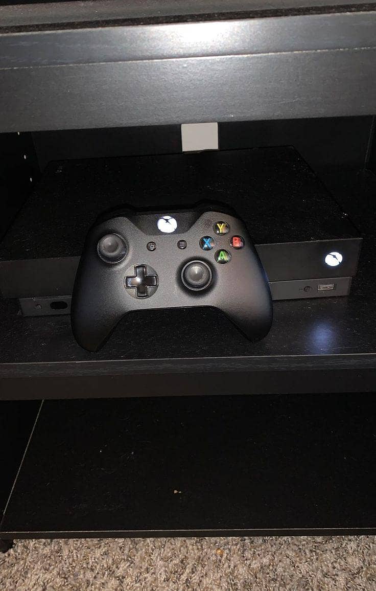 xbox one x with 2 controller 3