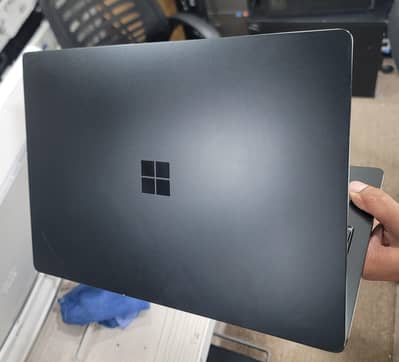 Microsoft Surface Laptop 5 13.5 Inch i7 12th Gen Ram 32GB (NVMe) 512GB