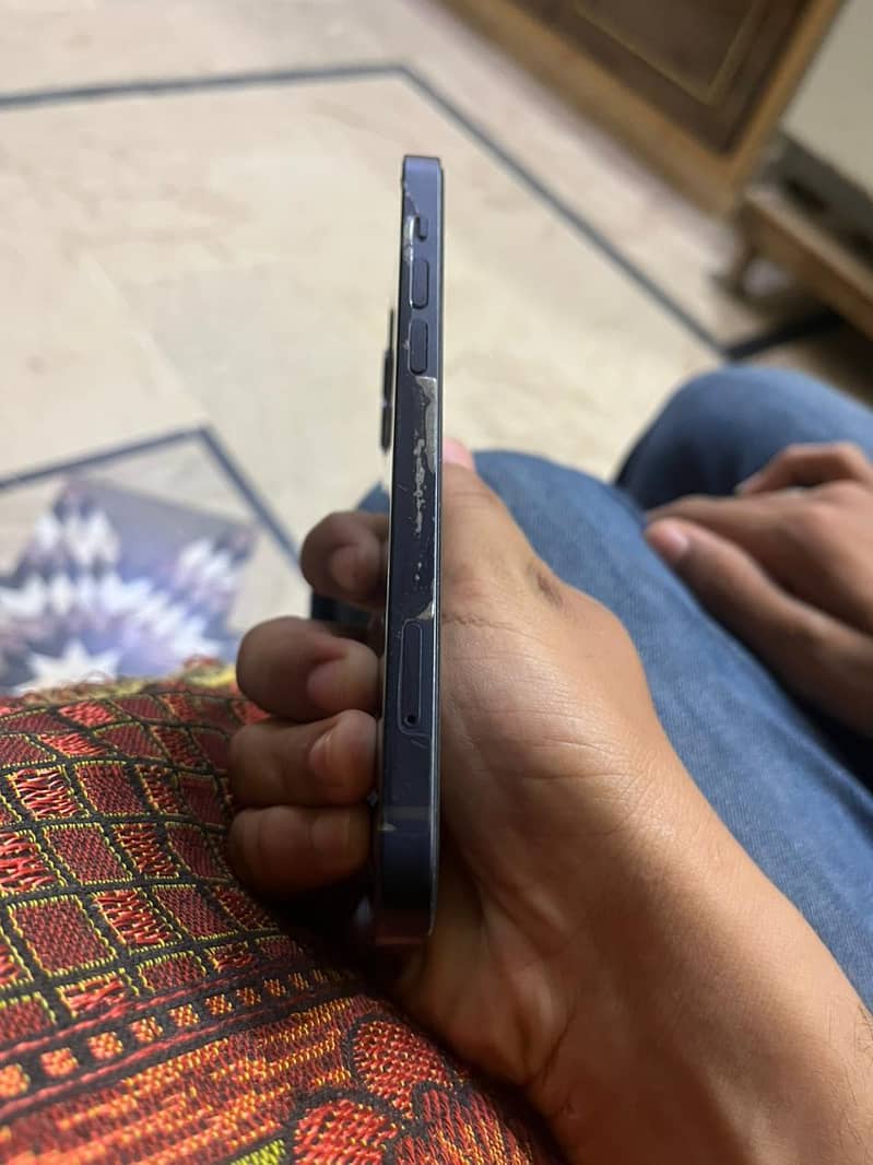 Apple iPhone 12 6