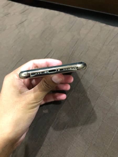 iphone xs 4