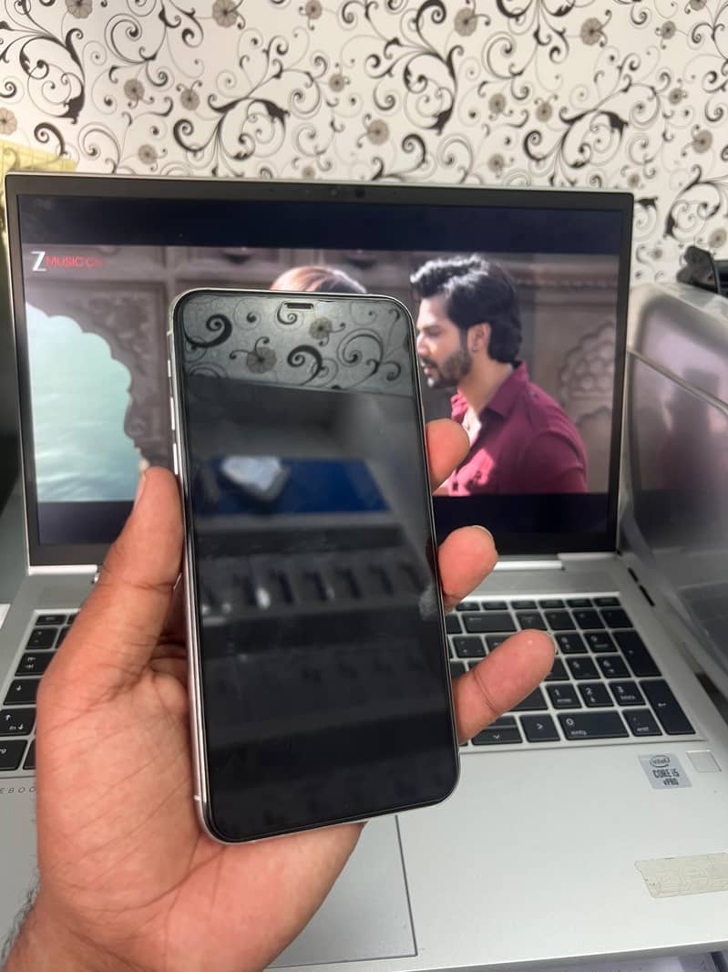 IPHONE 11 PRO MAX 1