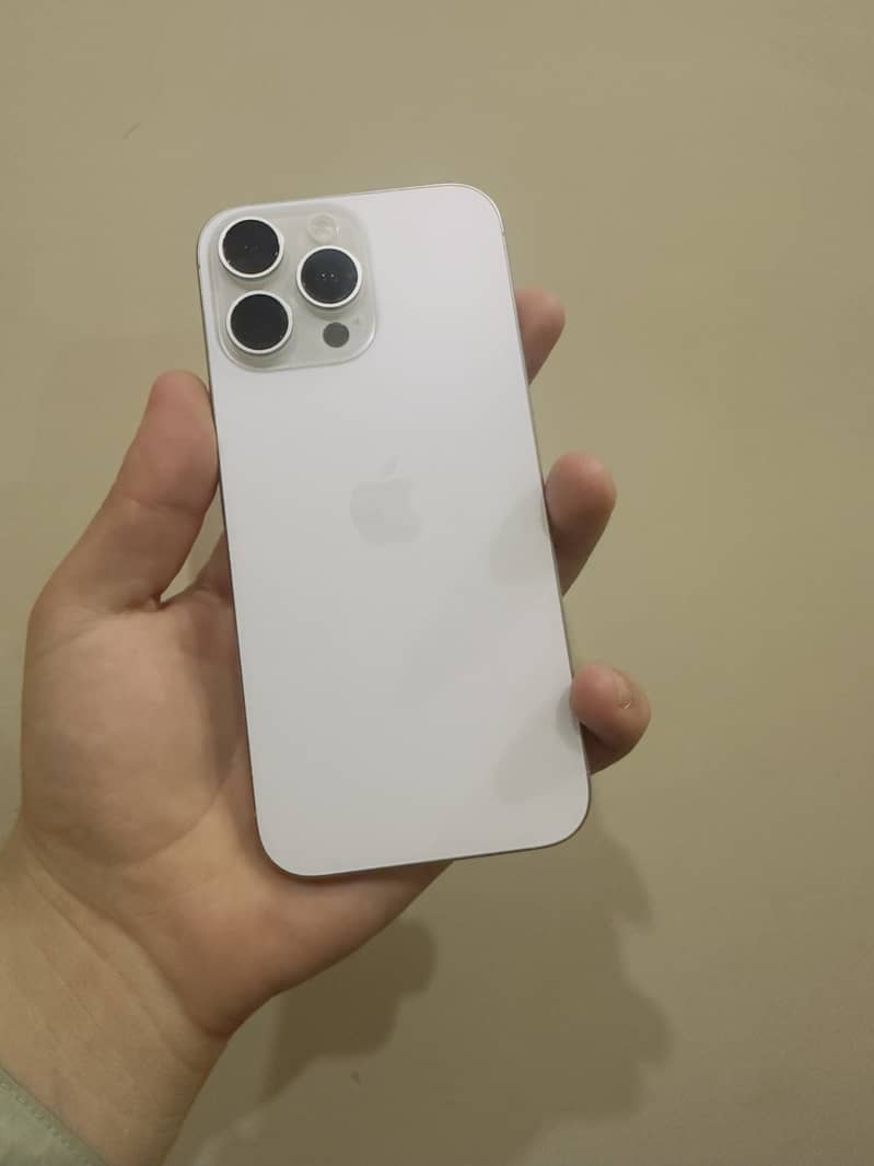 iPhone 16 pro max 3