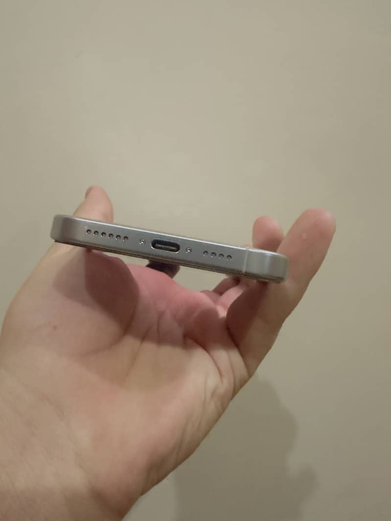 iPhone 16 pro max 4