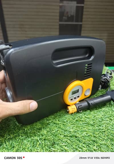 Halfords Rapid Digital Tyre Inflator Digital Display Air Compressor UK