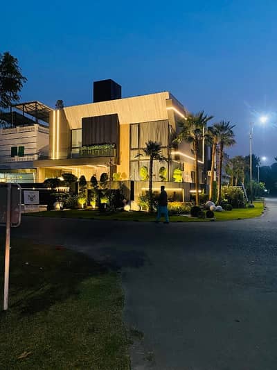 1KANAL BEAUTIFUL LUXURY FURNISHED HOUSE FOR SALE IN DHA LAHORE
