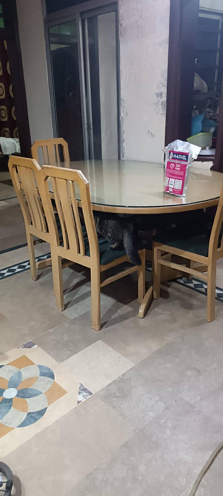 dining table only 20 K 0