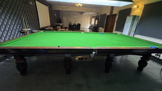 Professional billiard/ snooker table