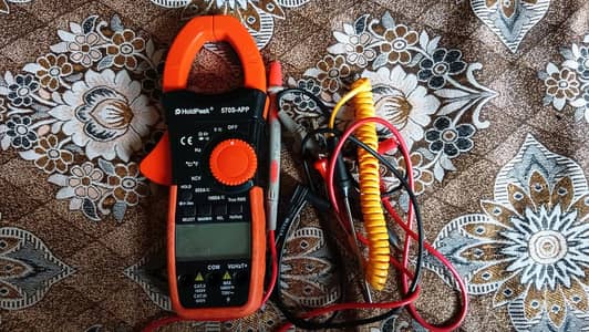 Digital clamp meter
