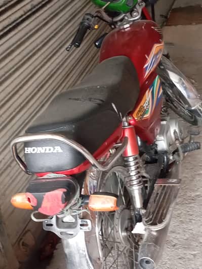 madal 18. kam koie Nahi sab ok ha