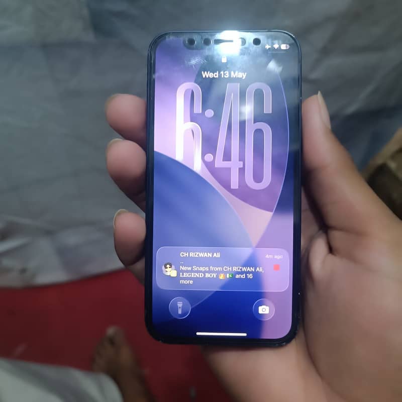 iPhone 12 mini 0