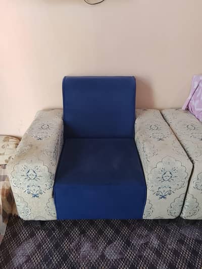 This is a complete 5 seater sofa set