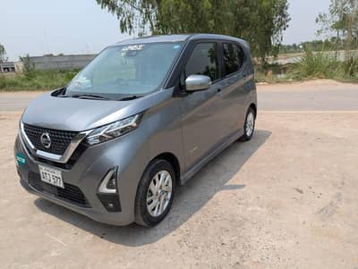 Nissan Dayz highway star s hybrid