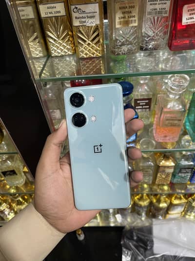 Oneplus Ace2v or Nord 3 5g Approved 16+12/256 battery health 98