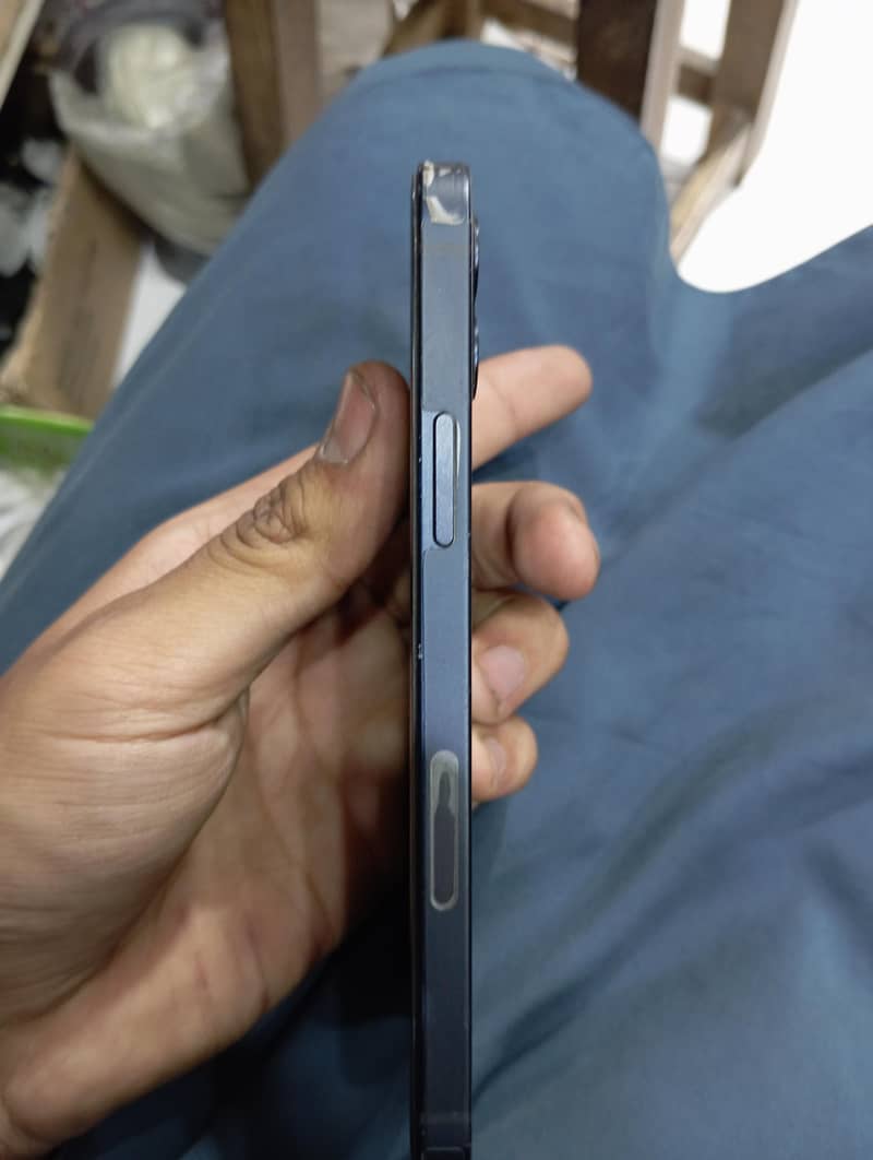 JV iPhone 12 4