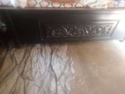 QUEEN SIZE BED WITHOUT MATRESS