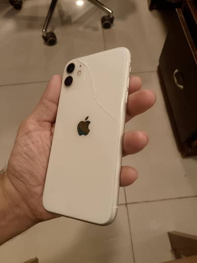 iphone 11 white Lush charging i-c issue (Exchange possible)