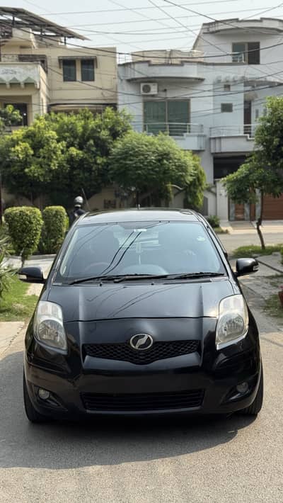 Vitz 2009/2012  full option Keyless entry push start
