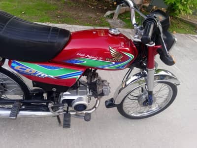 Honda CD 70 bike for sale karni hai WhatsApp 03 20 92 20 7 31