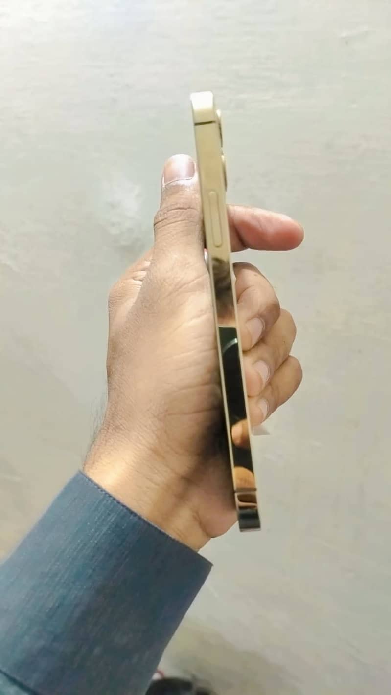 iPhone 12 pro 4
